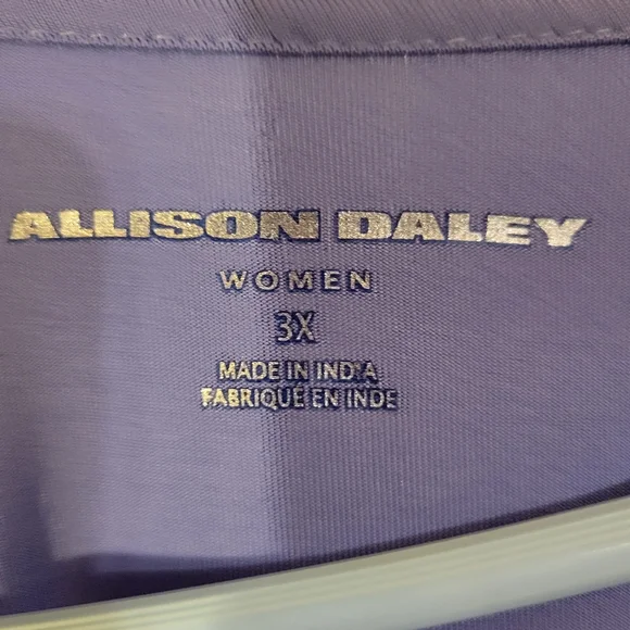 Pretty lavender top with sparkle detail - Picture 4 of 4